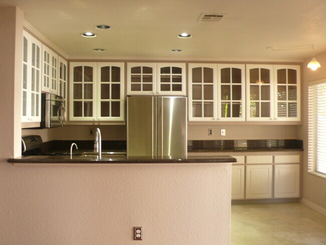 Building Photo - Gorgeous 3 Bed, 2.5 Bath Townhome In Ranch...