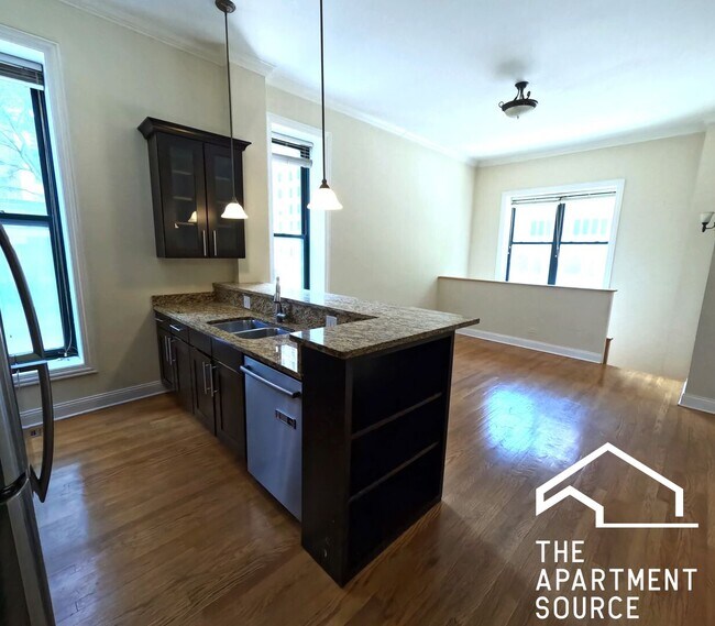 Building Photo - 851 N La Salle Dr