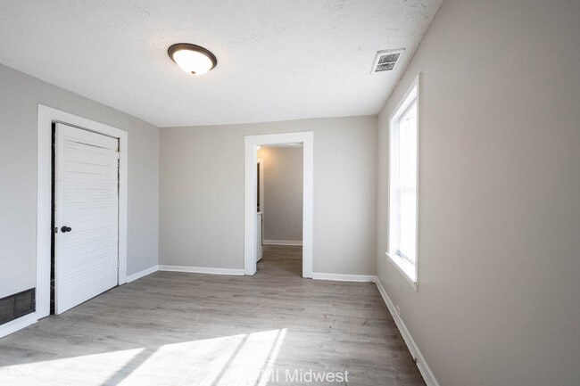 Building Photo - 423 Villa Ave