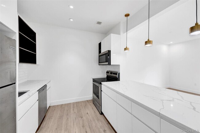 Building Photo - 625 N MacQuesten Pkwy