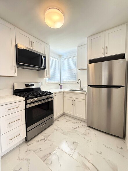 Primary Photo - 1721 N Glenoaks Blvd