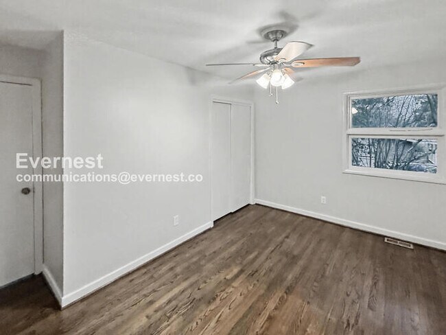 Building Photo - 4905 Scenic View Dr