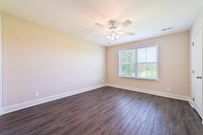 Building Photo - 204 Drayton Dr
