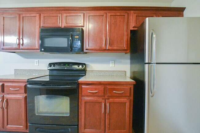 Building Photo - Pet Friendly Three Bedroom!