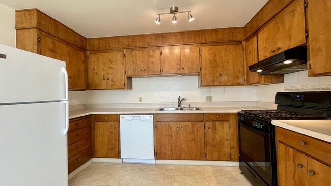 Building Photo - 822 Santa Maria Ave