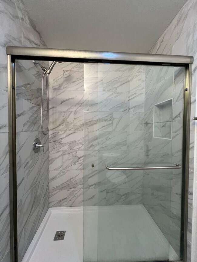 Building Photo - 6526 Ocean Crest Dr
