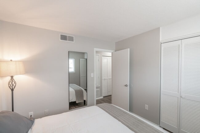 Interior Photo - 901 South Apartments