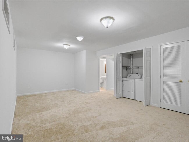 Building Photo - 7700 Shadowcreek Terrace