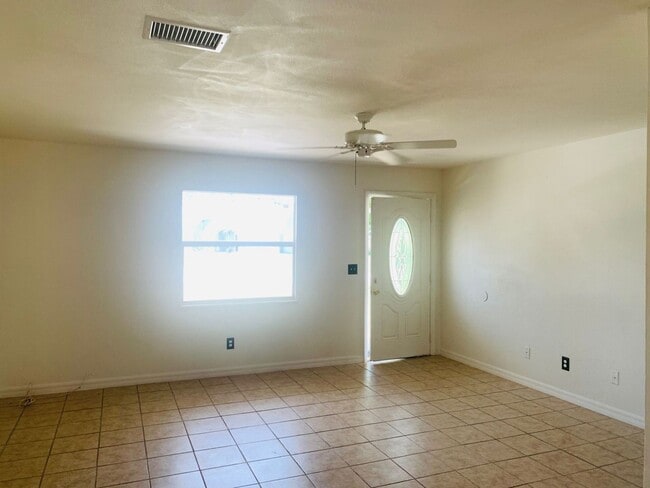 Building Photo - VERO BEACH HIGHLANDS