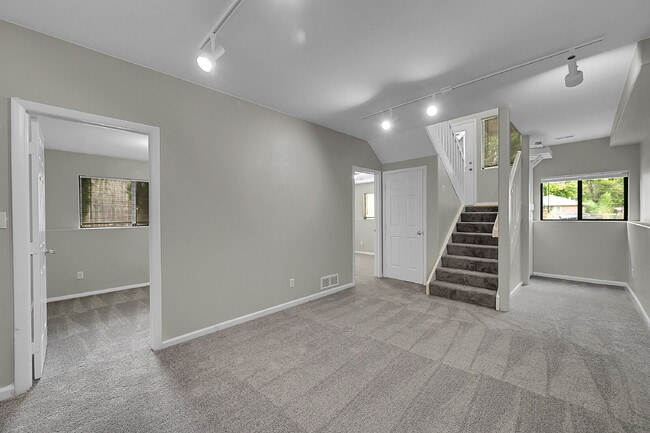 Building Photo - $2,490.95, 4 bed, 2.5 bath, located in Englewood