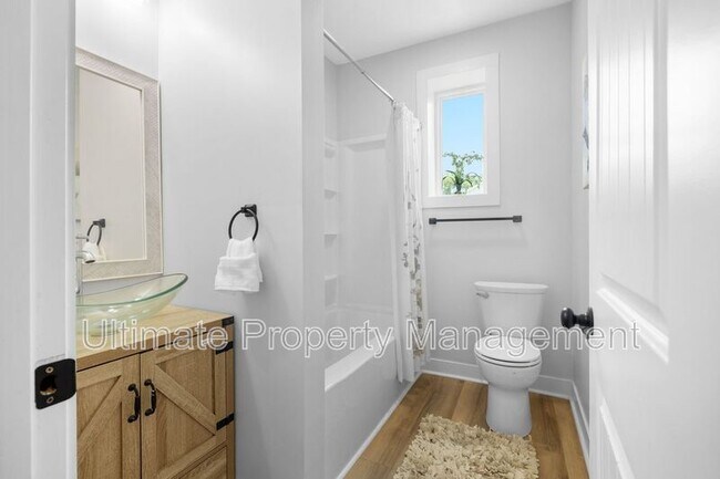 Building Photo - 610 N 10th St