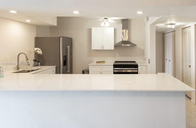 Building Photo - 105 Lake Emerald Dr