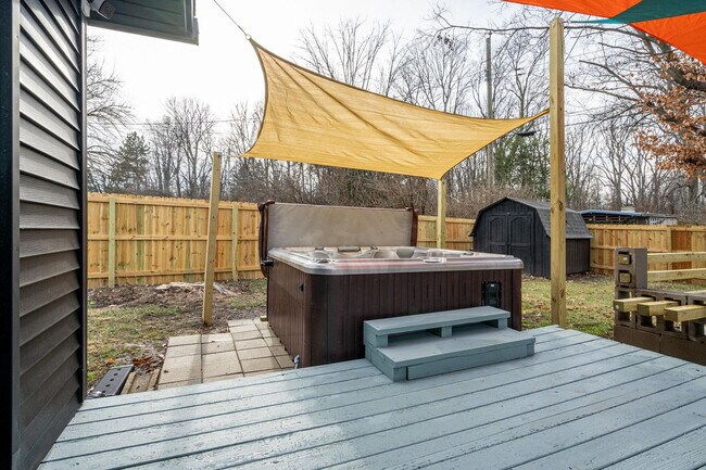 Building Photo - 5850 Devington Cir