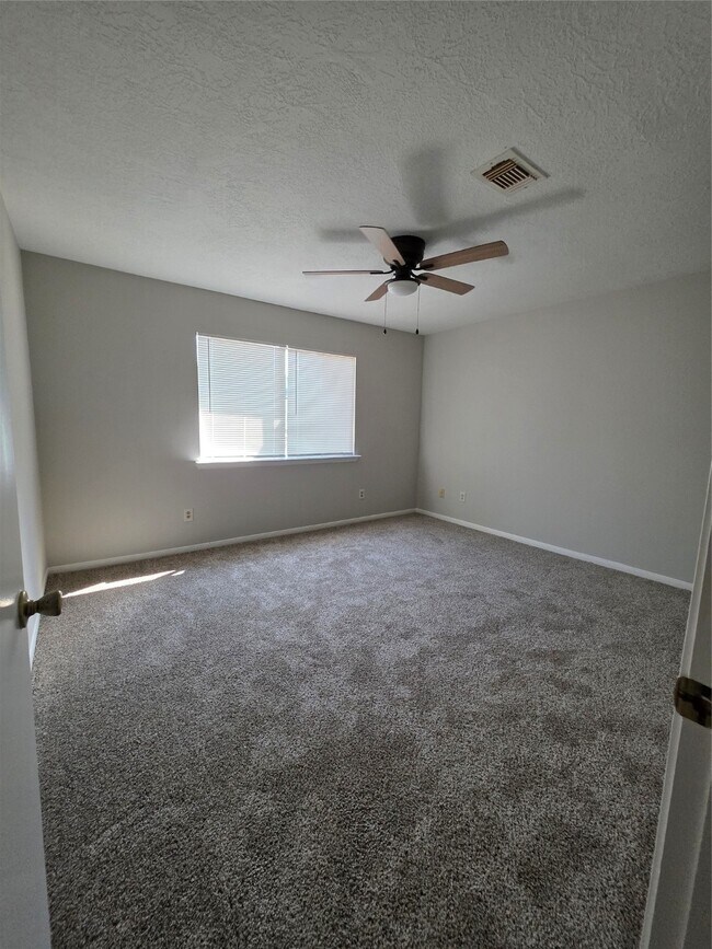 Building Photo - 1969 Country Village Blvd