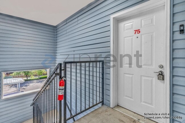 Building Photo - 12239 SE Bush St