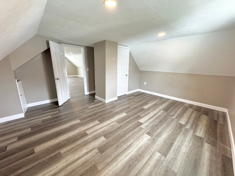 Building Photo - 3336 W 41st St