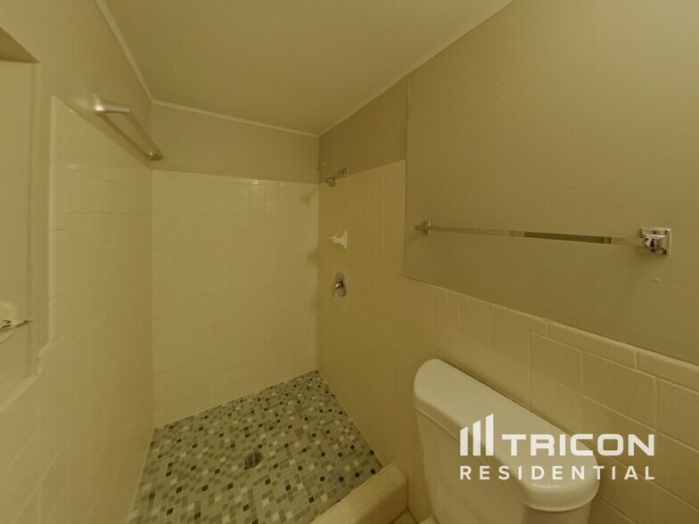 Building Photo - 1475 Sandy Ln