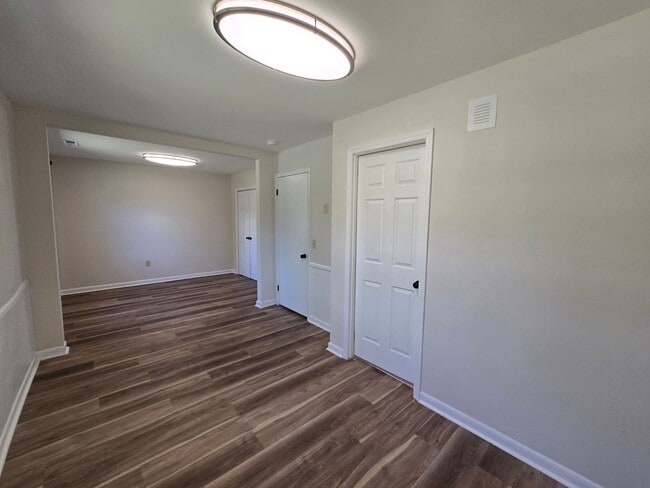 Building Photo - 607 Kellam Cir