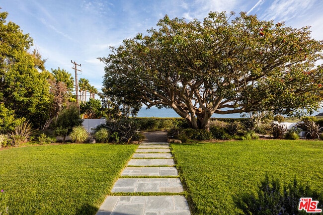 Building Photo - 29225 Cliffside Dr