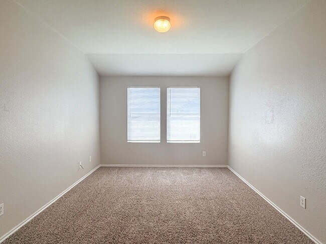 Building Photo - 2 Story - 4 Bed, 2.5 Bath Home in Crowley