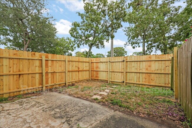 Building Photo - 11406 Bedford Oaks Dr