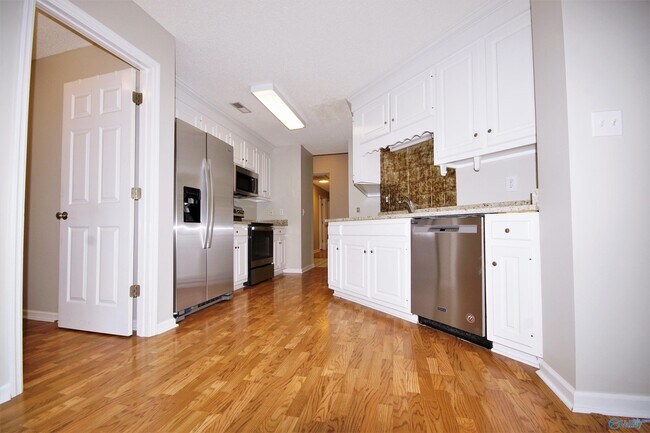 Building Photo - 115 Markum Ln