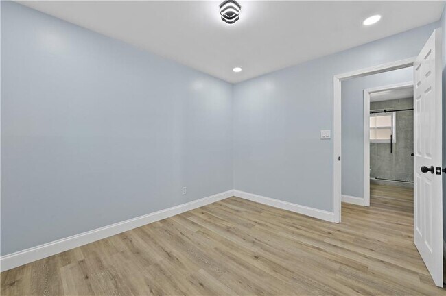 Building Photo - 1728 Wayland Cir NE