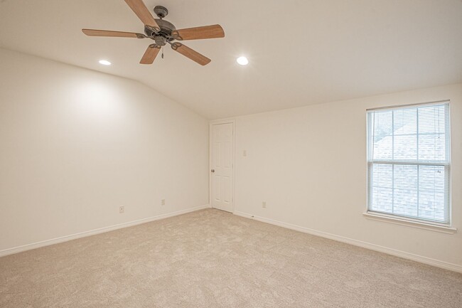 Building Photo - Luxury Three Bedroom Duplex in Arlington H...