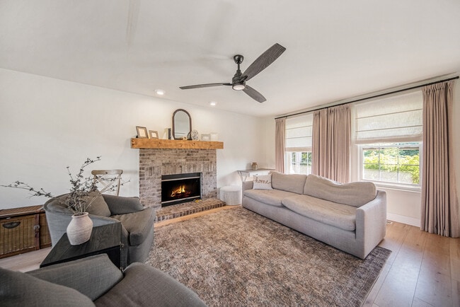 Building Photo - 403 Pembroke-