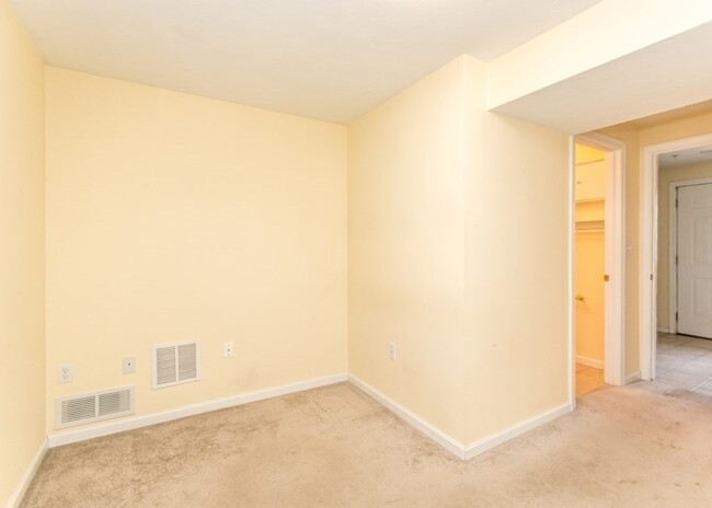 Building Photo - 1005 Trapelo Rd