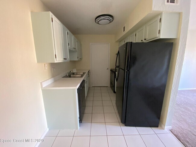 Building Photo - 2100 Forest Knoll Dr NE