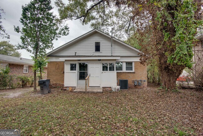 Building Photo - 2870 Cheney St