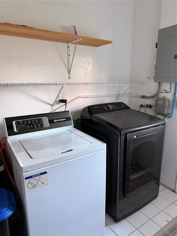 Building Photo - 815 Woodley Rd