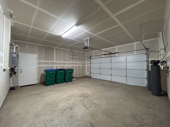 Building Photo - Large 4 Bedroom, 3 Bathroom New Construction Home in Chico