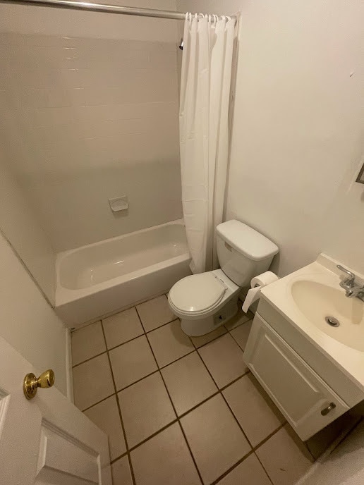 Full Bath - 2148 N Carlisle St