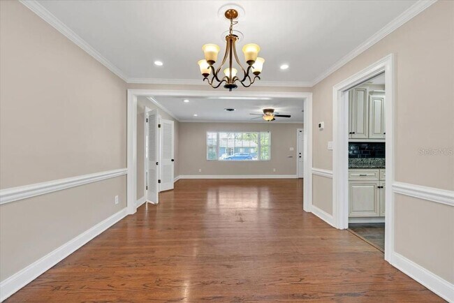 Building Photo - 2328 Woodbine Ave