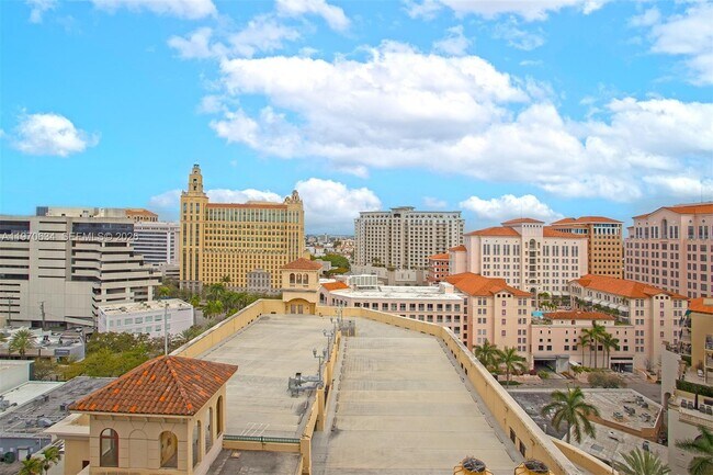 Building Photo - 10 Aragon Ave