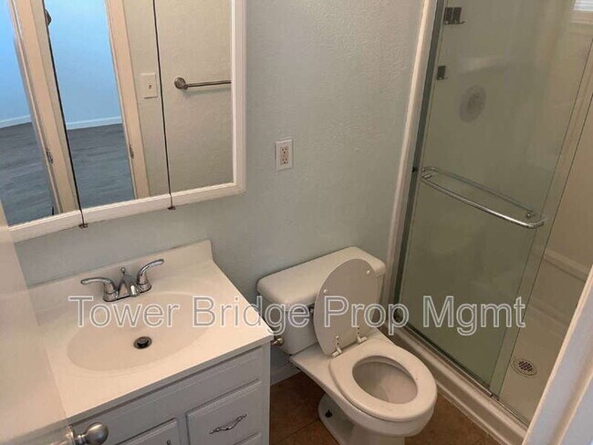 Building Photo - 8724 Halverson Dr