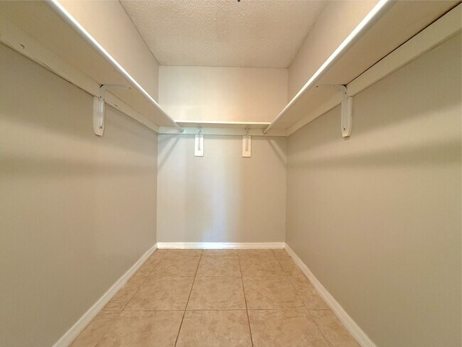 Building Photo - 3284 S Semoran Blvd