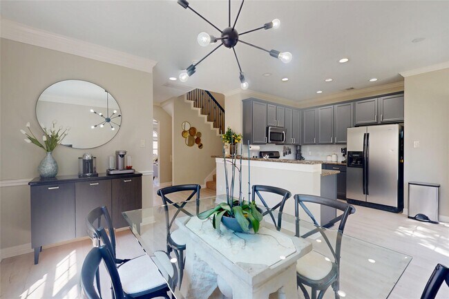 Building Photo - 6222 Skyline Dr