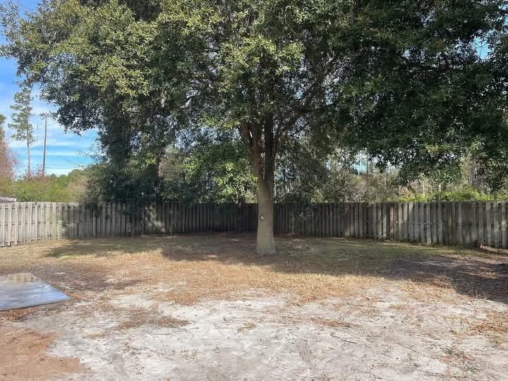 Building Photo - 329 Hallowes Dr E