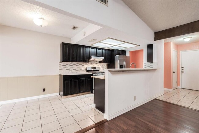 Building Photo - 4700 Franklin Park Dr