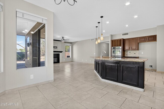 Building Photo - 4302 E Mossman Rd