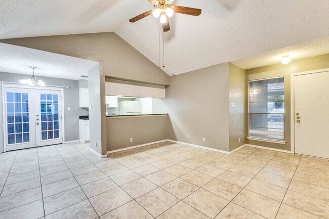 Building Photo - North Austin Duplex 2 Bedroom with a Large Yard!