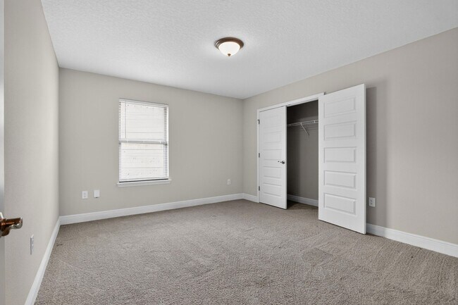 Building Photo - 5823 Crestlake Dr