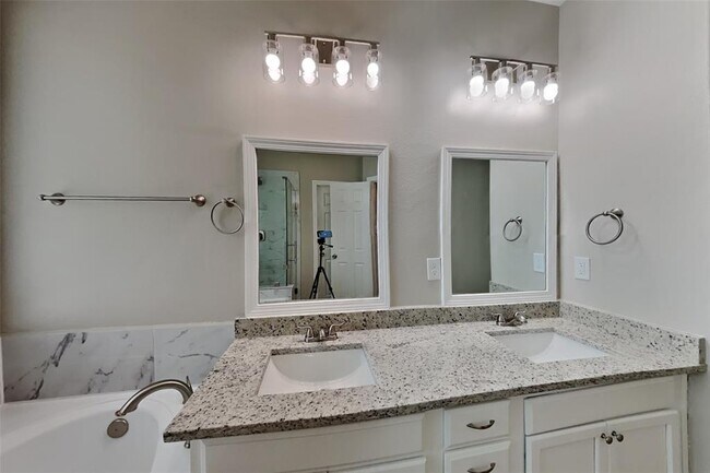 Building Photo - 17814 Misty Pond Ct