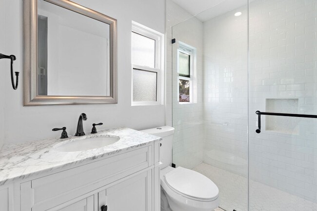 Building Photo - Charming 1 Bed / 1 Bath Detached Unit in P...