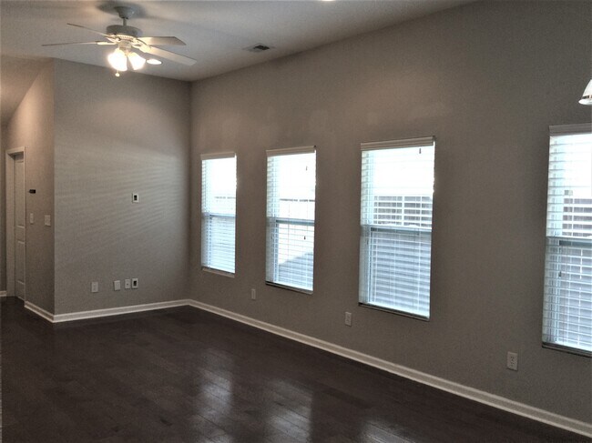 Building Photo - 3848 Annapolis Way