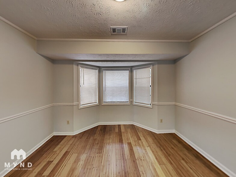 Building Photo - 4832 Wyndam Dr