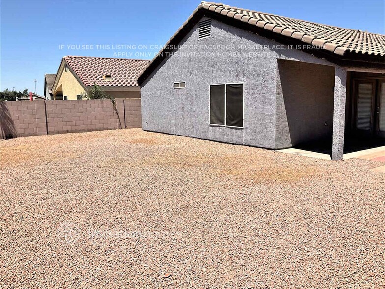 Building Photo - 10343 E Emelita Ave